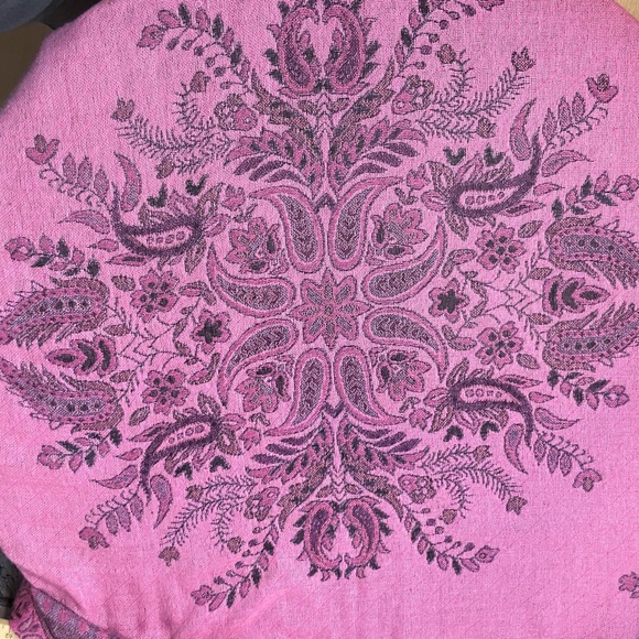 Meet your Posher, Lisa - Picture 2 of 2